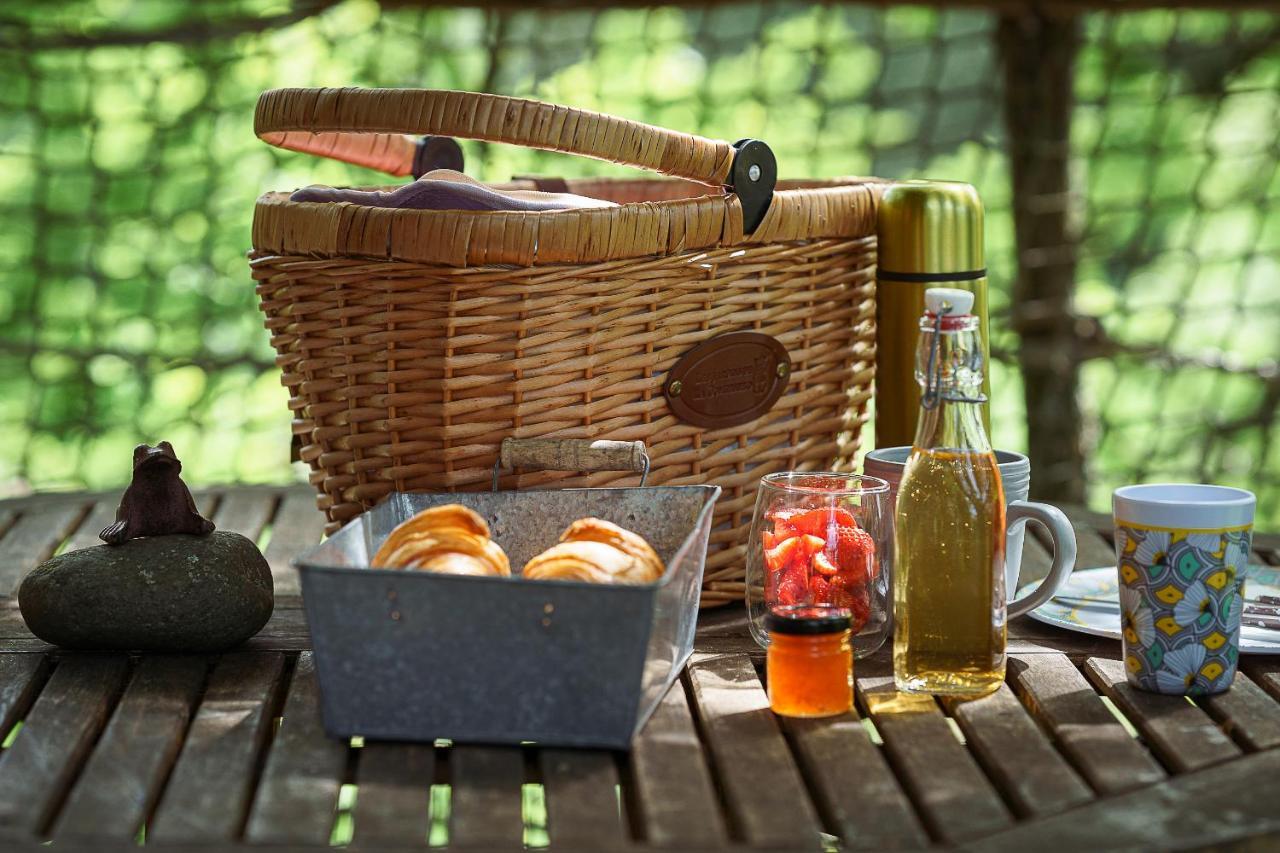 Cabane Perchee Dans Les Arbres Saint-Hilaire-en-Morvan Eksteriør bilde